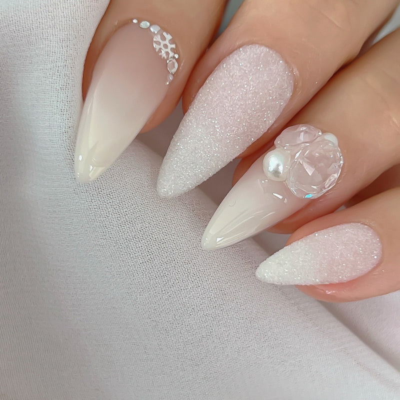 Doi Nudi Ivory Syrup Gel – Neutral ivory syrup gel polish with a creamy sheer finish