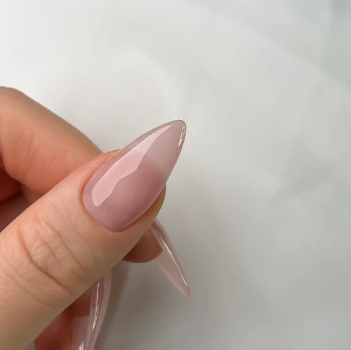 Doi Nudi Pink Syrup Gel – Classic pink syrup gel polish for a clean and romantic nail look