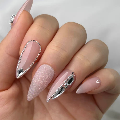 Doi Nudi Pink Syrup Gel – Classic pink syrup gel polish for a clean and romantic nail look