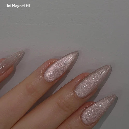 Nailbayo Doi Magnet 01 – nude-toned cat-eye magnetic polish