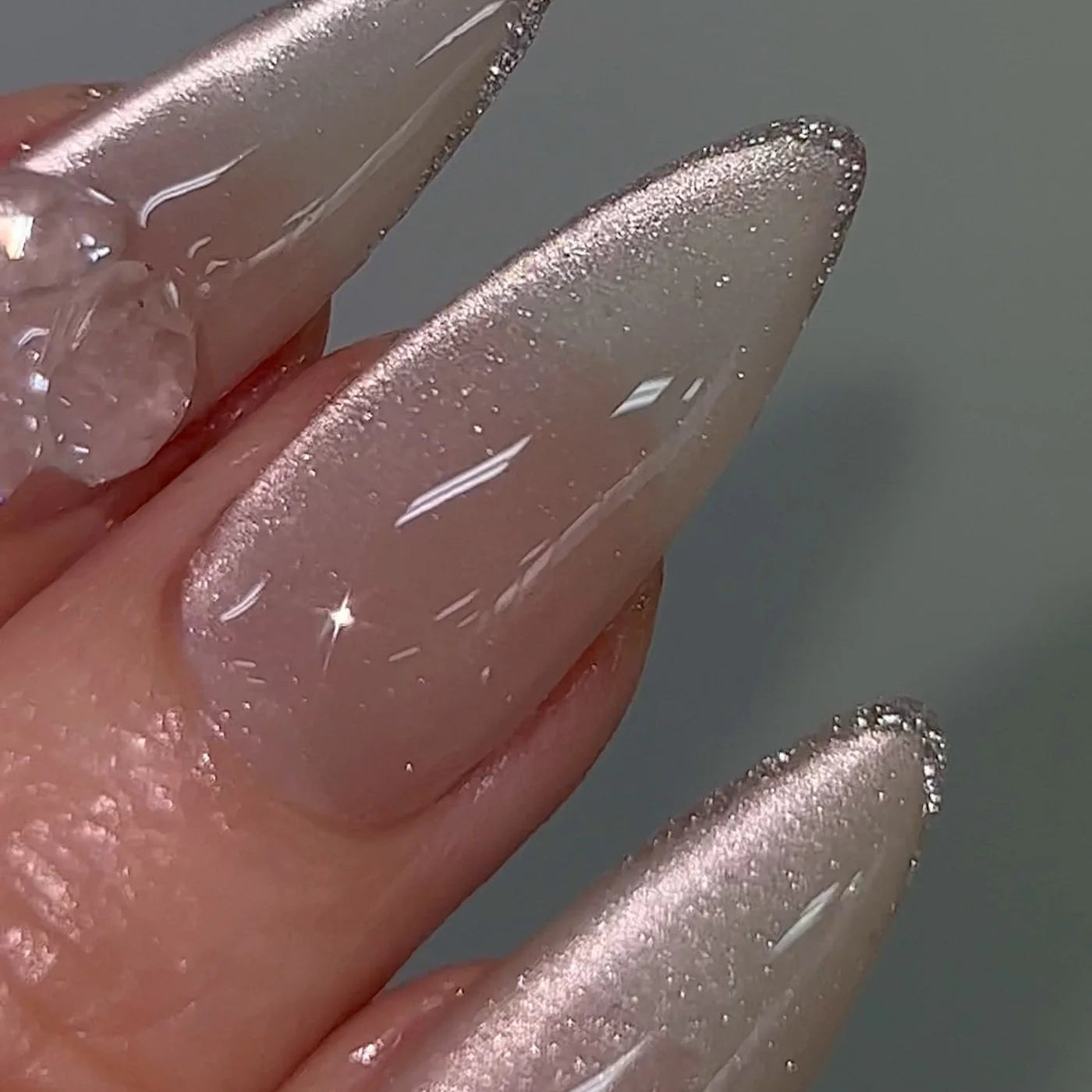 Nailbayo Doi Magnet 04 – deep beige shimmer magnetic polish