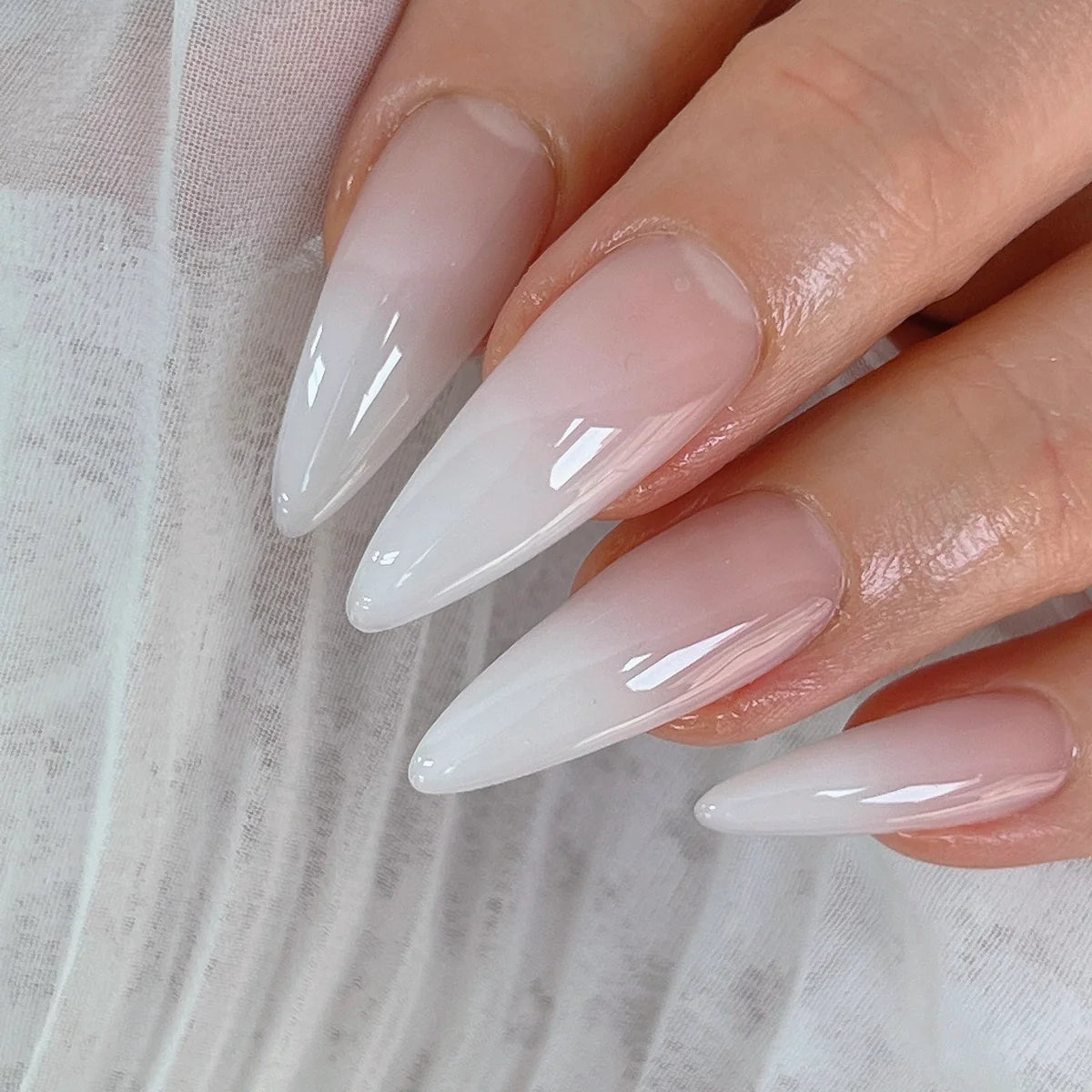 Doi Aube Builder Gel #1 – classic white-pink base builder gel