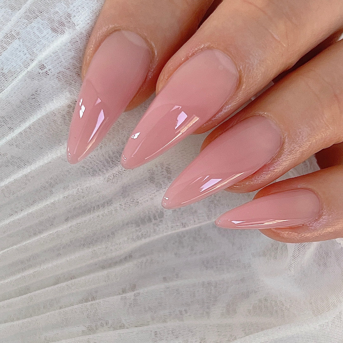Doi Aube Builder Gel #4 – milky neutral-tone builder gel