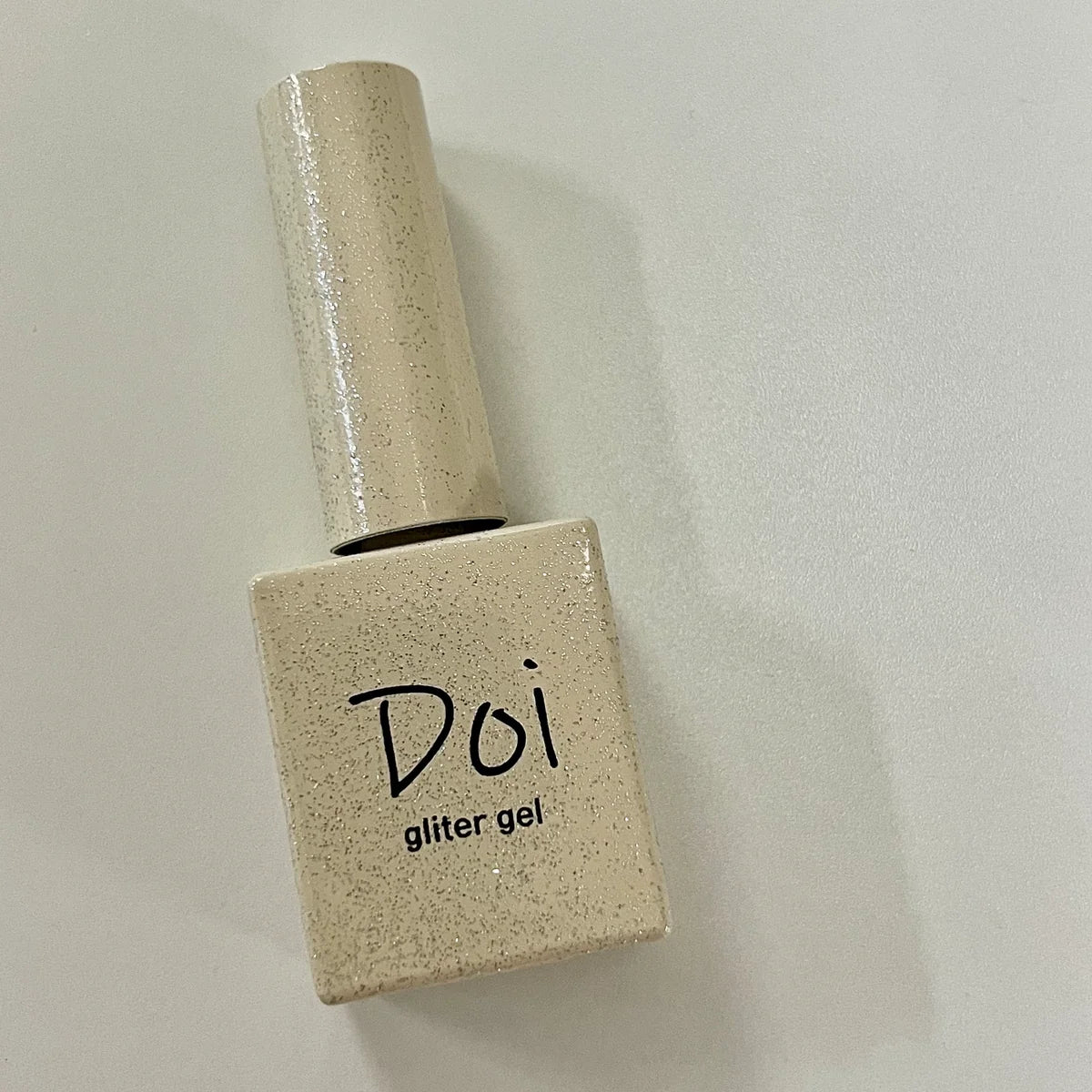 Doi Sand Gold Glitter Gel – warm-toned golden sparkle gel for nails