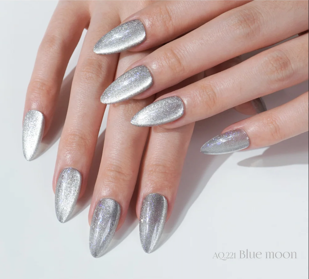 Blue Moon – icy metallic silver shimmer gel polish