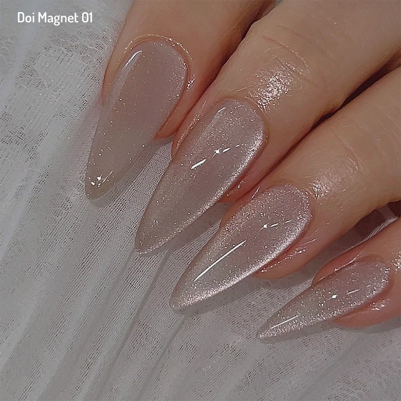 Nailbayo Doi Magnet 01 – nude-toned cat-eye magnetic polish