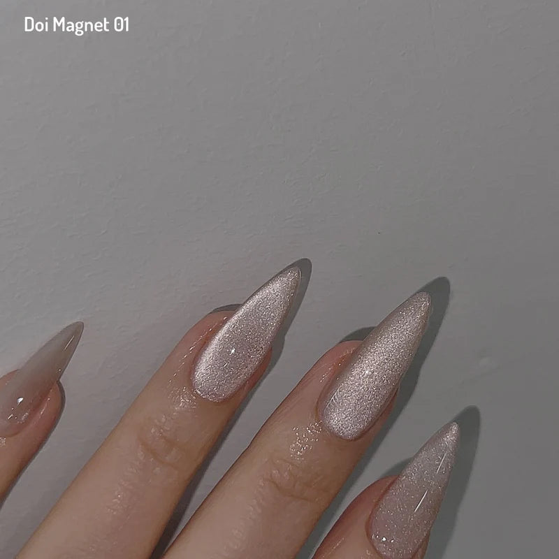 Nailbayo Doi Magnet 01 – nude-toned cat-eye magnetic polish