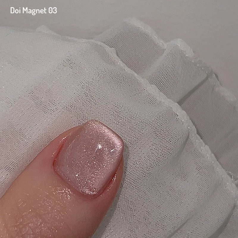 Nailbayo Doi Magnet 03 – silver-grey cat-eye shimmer polish